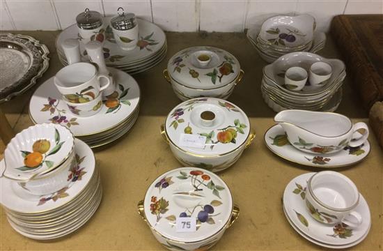 Qty Worcester Evesham dinner ware